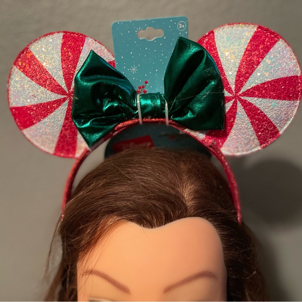 NWT Minnie Mouse Disney Christmas ears